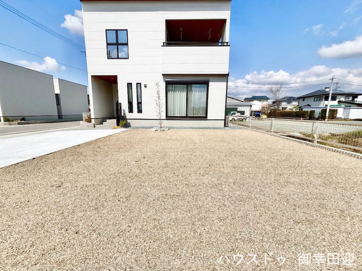 ■遊びと安らぎの多目的空間■子どもが安全に遊べ、ペットと触れ合い、大人も自然に癒やされる、暮らしを彩るスペースです。