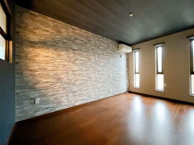 窓から風を感じられる快適なお部屋です。