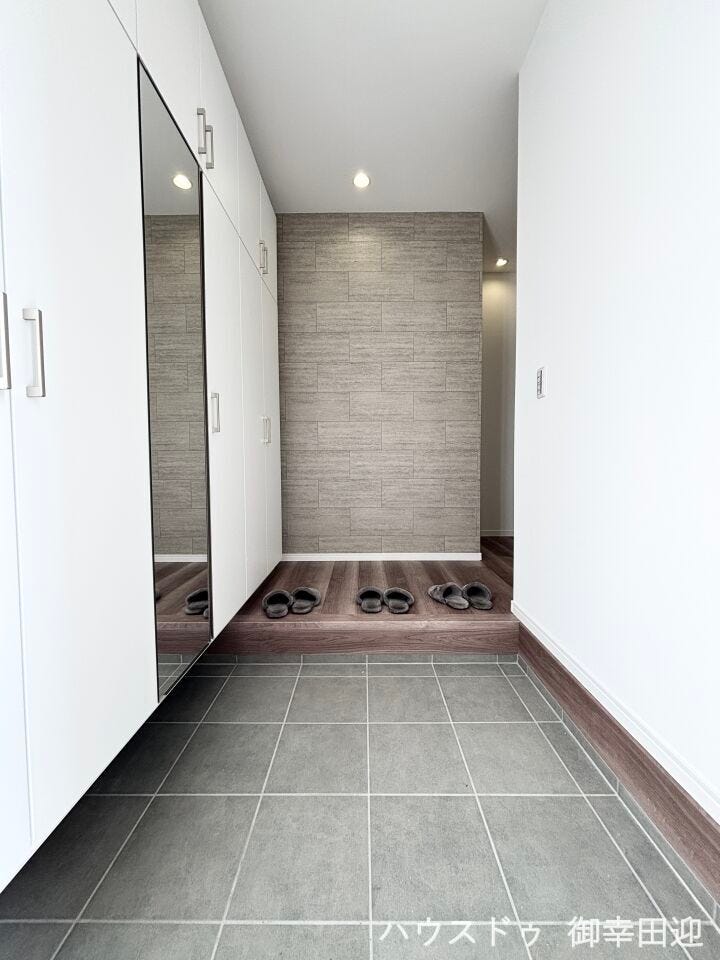 ■「しまう」が叶える美しい玄関■大容量のシューズボックスがあることでいつも整理された、気持ちの良い「家の顔」を保てます。