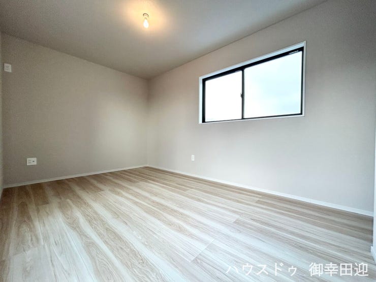 ■2階9.8帖洋室■心からリラックスできる静けさ、上質な眠りで、毎日をリセットします。明日への活力を養う空間です。