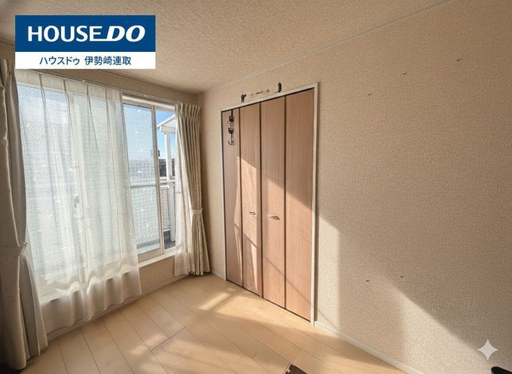 自室は自分だけの王国♪
好きなようにレイアウトできるし、やる気があればDIYしたっていい!
自分らしくいられるようなお部屋にしましょう♪