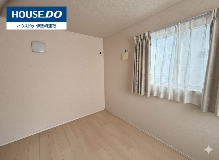 自室は自分だけの王国♪
好きなようにレイアウトできるし、やる気があればDIYしたっていい!
自分らしくいられるようなお部屋にしましょう♪