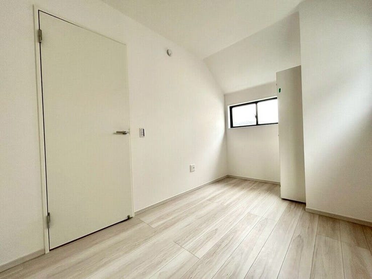 【Bedroom】ナチュラルな内装で、リラックスできる空間。寝室や書斎にも最適です。