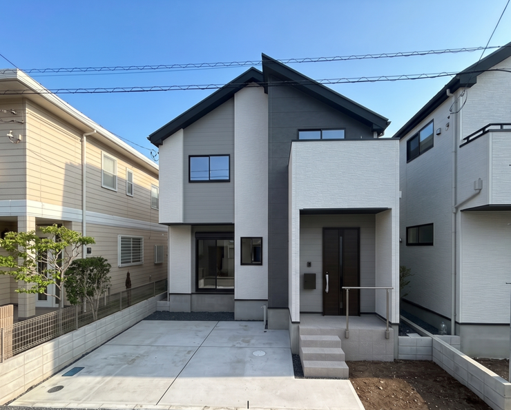【Exterior】モダンでスタイリッシュな外観。周囲に調和する落ち着いた佇まいが魅力です。