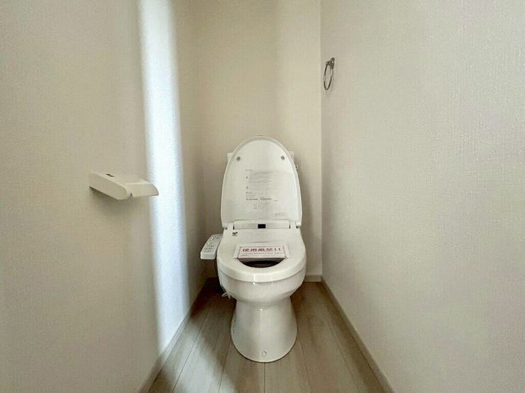 【Toilet】清潔感があり、落ち着いたデザインのトイレ。家族みんなが快適に使えます。