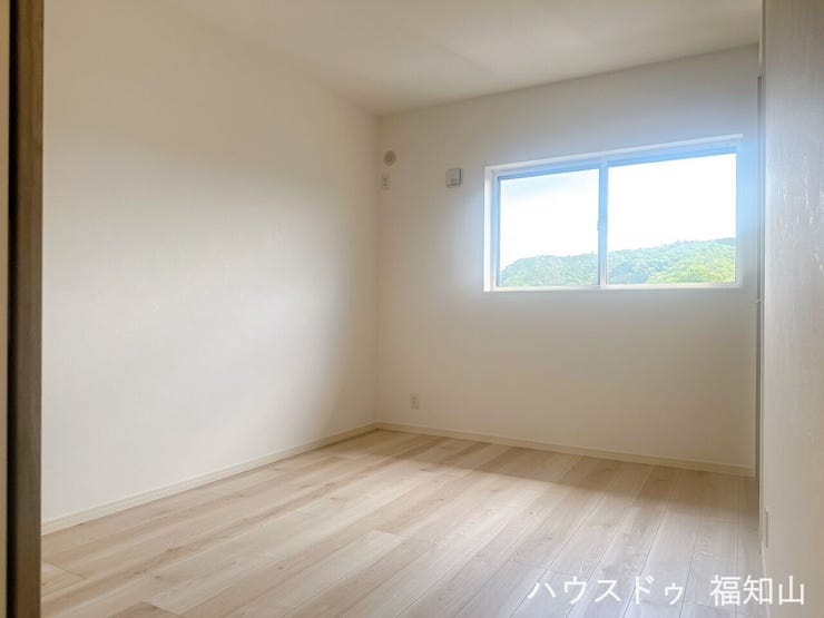 こちらは2階6帖です。