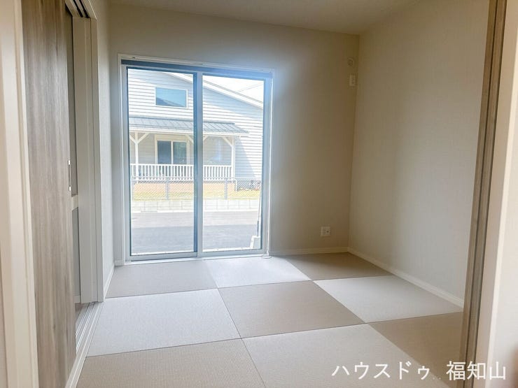 リビング横にはほっこり畳スペース