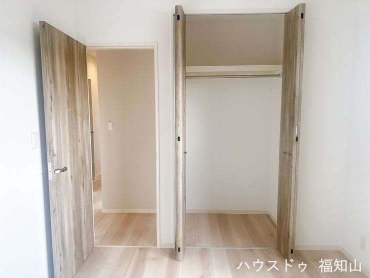 2階には全室収納ございます。