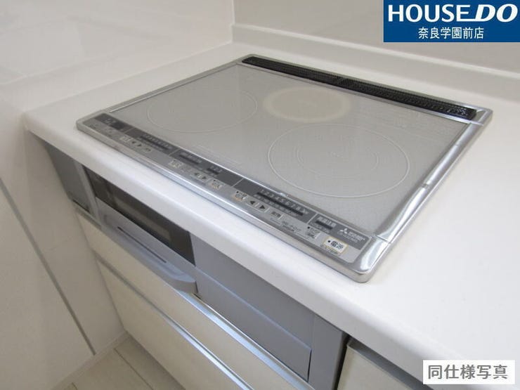 フラットでお手入れしやすいIHコンロを採用。毎日のお掃除もラクラクで、キッチンを清潔に保てます。