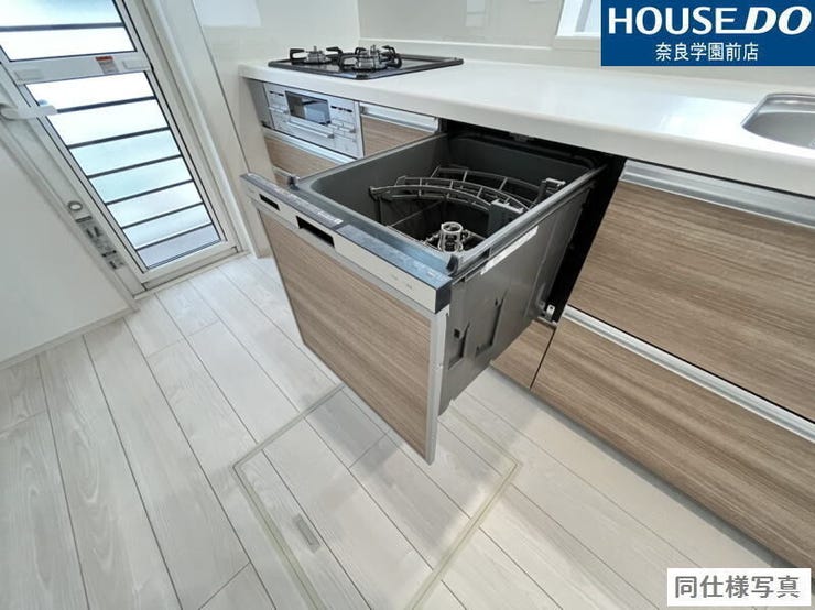 忙しいご家庭に嬉しい食洗機付き。手洗いの時間をぐっと短縮できるので、その分家族との時間や自分のリラックスタイムに使えます。