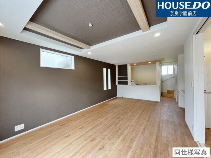 家族の会話が弾む、開放感ある対面式キッチン。料理中もリビングの様子が見えて安心です。