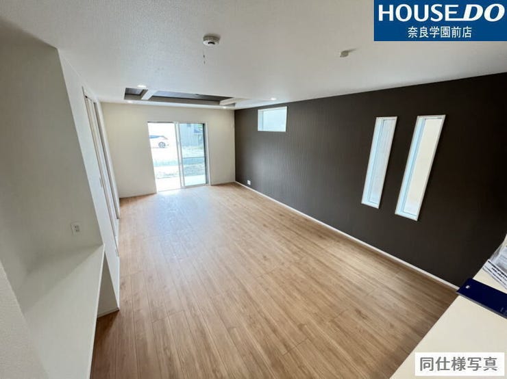 明るく開放的なリビングは、家族がゆったりとくつろぐことができますね。