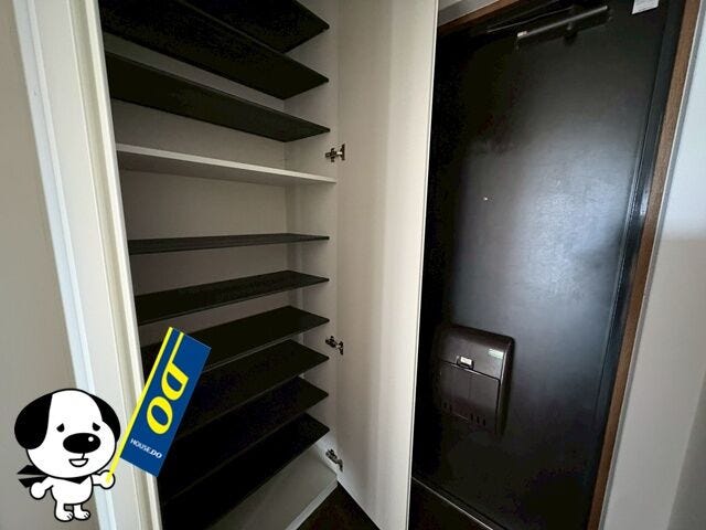 玄関にある大きなシューズクローゼット。