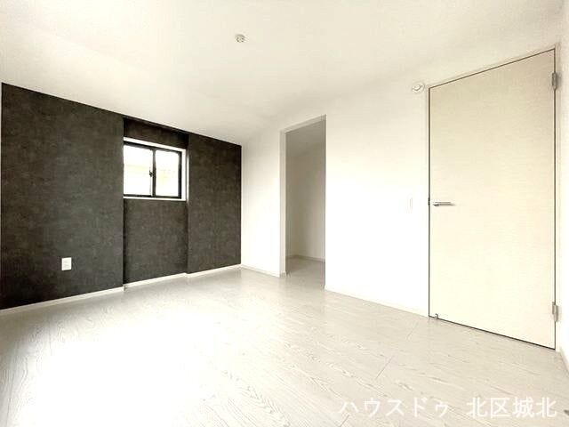 【6.1畳洋室】
自分専用の場所があるので
リビングダイニングに自分のものを置きっぱなしにすることもなくなります。