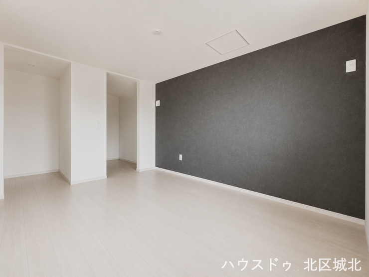 【6.5畳洋室】
お子様のお部屋や書斎にも使える洋室。
家族構成に合わせて柔軟に活用できます。