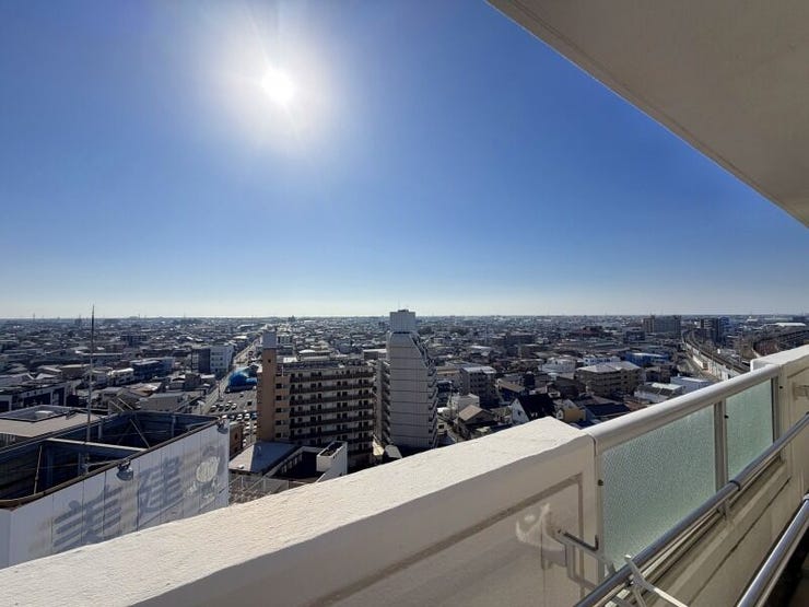 【View】
最上階の14階から眺める景色は日常を彩る素敵な場所です♪