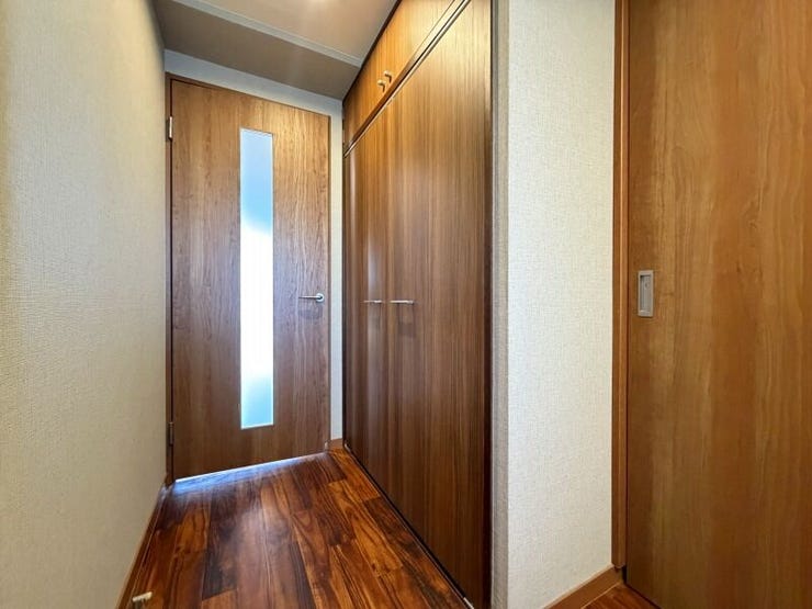 【Storage】
廊下収納付きで、収納スペースも十分です♪全体的にすっきりとした住まいにできますね^^