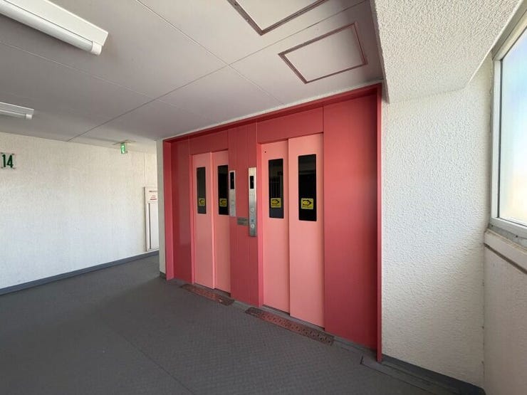 【Elevator】
エレベーター付きなので、重い荷物を持っていても楽々、お部屋まで上がれます♪