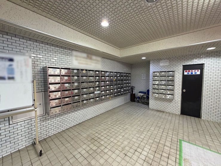 【Post】
シンプルで使いやすい、共用の集合ポストです。