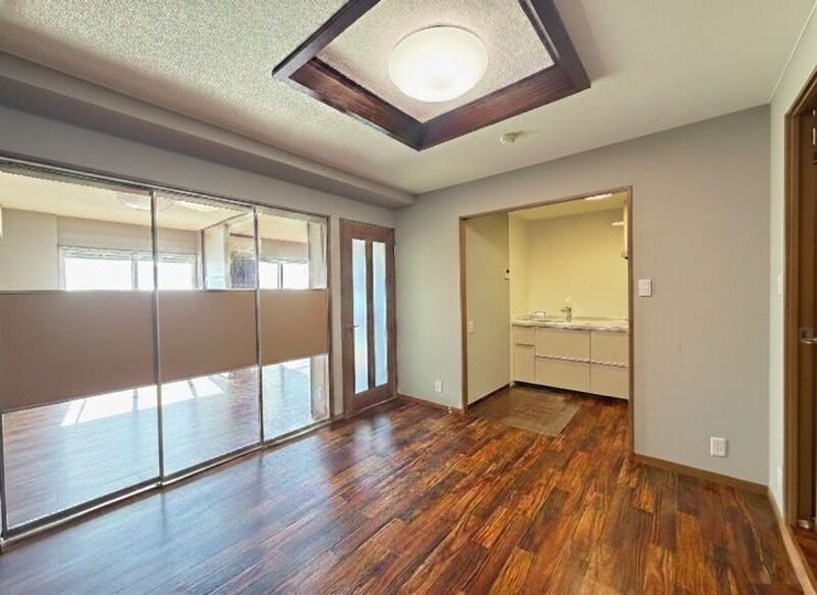 【living room】※ツールにて家具を削除しております。
2019年にリノベーション済で、室内も綺麗です!日当たりが良く、昼間は室内も明るくなります♪