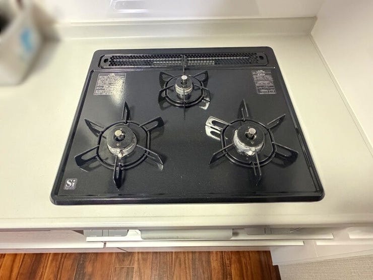【Gas stove】
3つ口コンロで、お料理も時短♪
グリルも付いており、レパートリーが広がりますね!