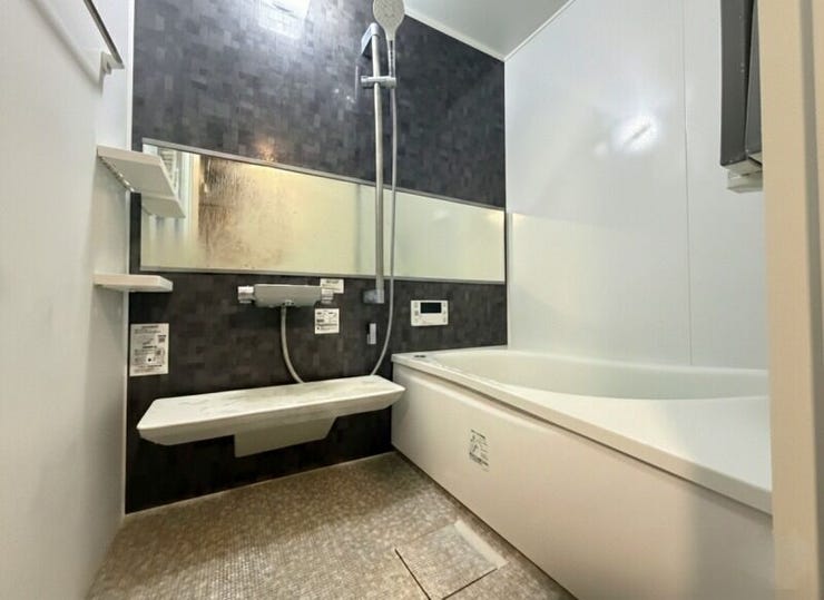 【bath room】※ツールにて家具を削除しております。
シンプルデザインで落ち着く空間の浴室!足を伸ばせる浴槽で1日の疲れを癒しませんか♪