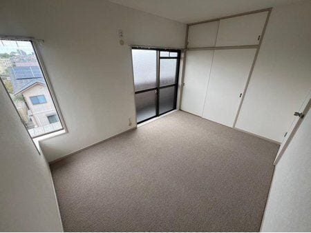 【洋室】
6.2帖
R7.10カーペット張替え