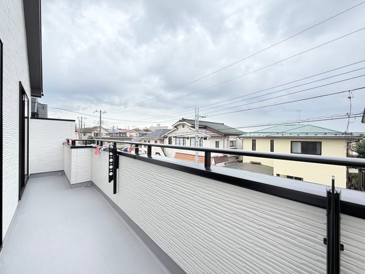 ◎バルコニー:A号棟(7/7撮影)
南向きで奥行のあるバルコニー!洗濯物もラクラク、たっぷり干せる十分なスペースです!