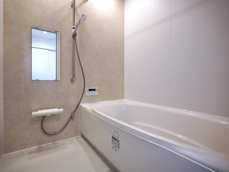 追い炊き機能つきのユニットバスの為、家族で入浴時間が違ってもすぐに暖かい湯船に入れます♪