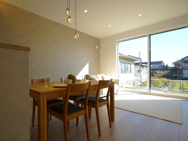 LDKが2面採光につき採光・通風良好です!太陽光が差し込み明るいです♪