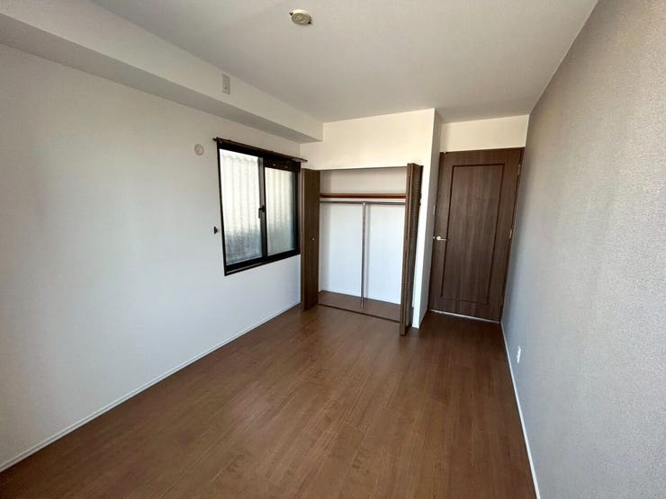 ゆとりの広さのプライベートルームには、収納充実のクローゼットが。