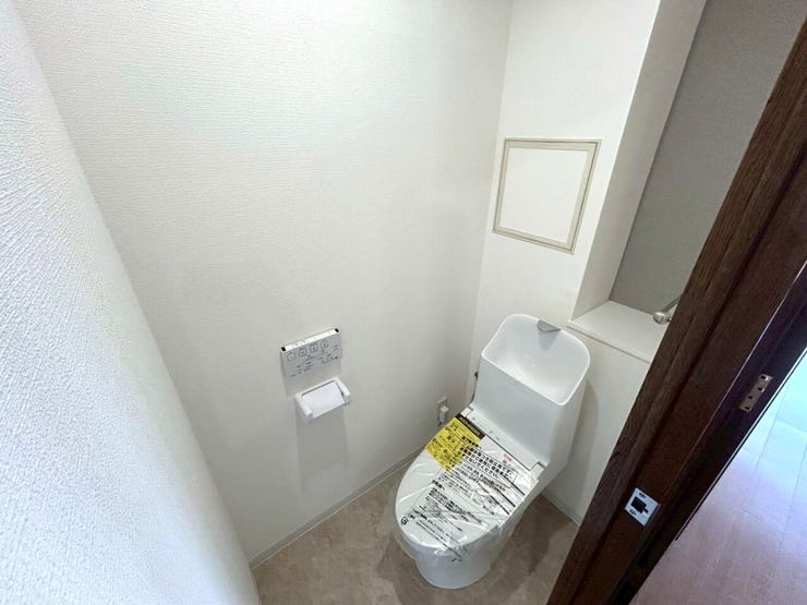 白がキレイなトイレ♪収納棚など置いてもオシャレな雰囲気にできそうです♪