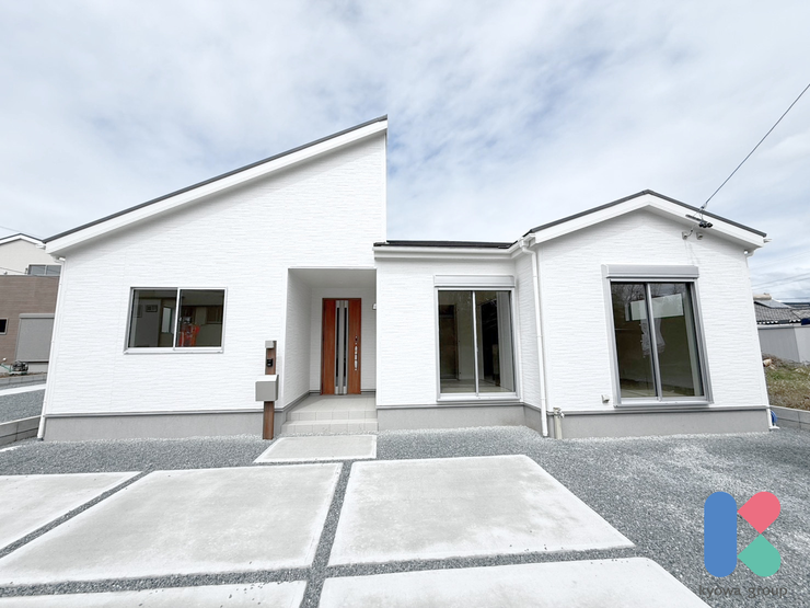 【外観】
老後も無理なく快適に♪階段のない平屋暮らしを。洗濯物や掃除機を持って2階へあがるのって大変ですよね?平屋ならそうした毎日のお洗濯やお掃除の負担も軽減し、より効率的な暮らしに♪