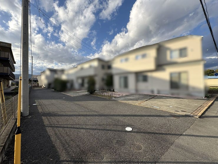 【間口】通路奥のため歩行者や車の視線が入りにくく、静かでプライバシー性が高い