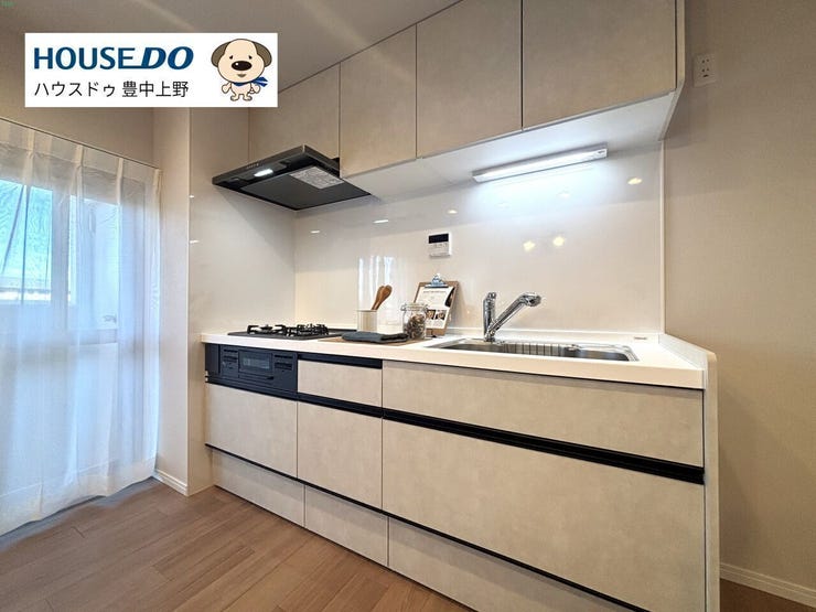 バルコニーに面した明るいキッチンでお料理もはかどります。