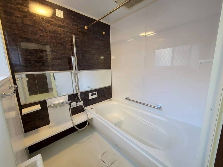 足を伸ばしてゆったりとくつろげるワイドサイズの浴室で1日の疲れも吹っ飛びます!