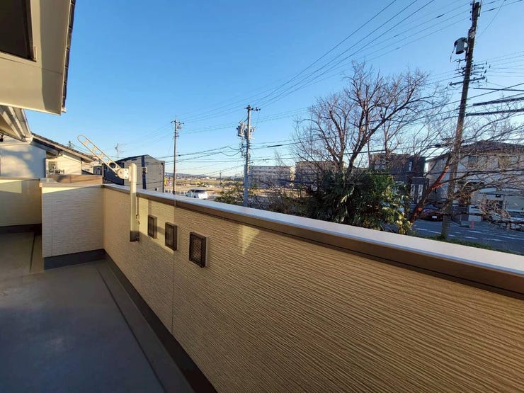 陽当たりのいいバルコニー♪天気のいい日はお布団や洗濯物をたくさん干せます♪