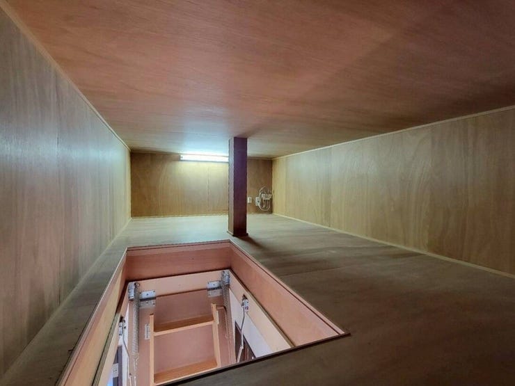 【屋根裏収納】
季節物などの収納に便利な屋根裏収納あり!