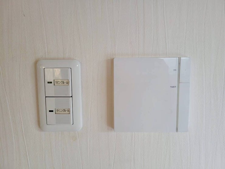 【床暖房操作リモコン】
冬でも足元ぽかぽかの床暖房♪
足元の冷えやすい女性や小さなお子様におすすめです☆