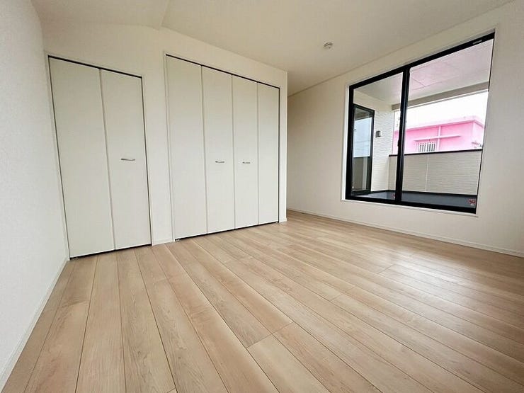 朝の光が気持ちいいバルコニーサイドのお部屋