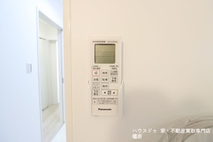 雨の日のお洗濯に役立つ浴室乾燥機。浴室のカビ予防にも活躍します。