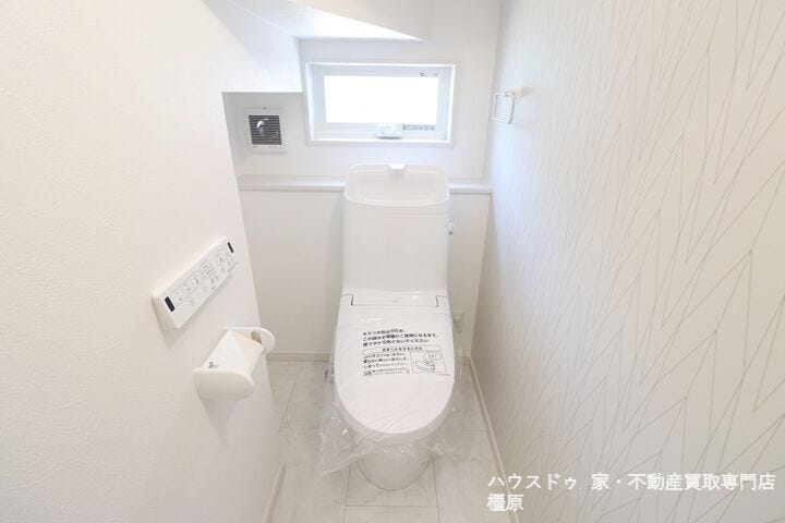 1・2階共に温水洗浄便座を完備しました。