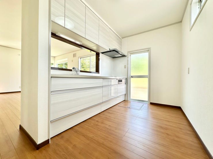 料理をしながらでも家族との会話を楽しめる対面キッチン♪