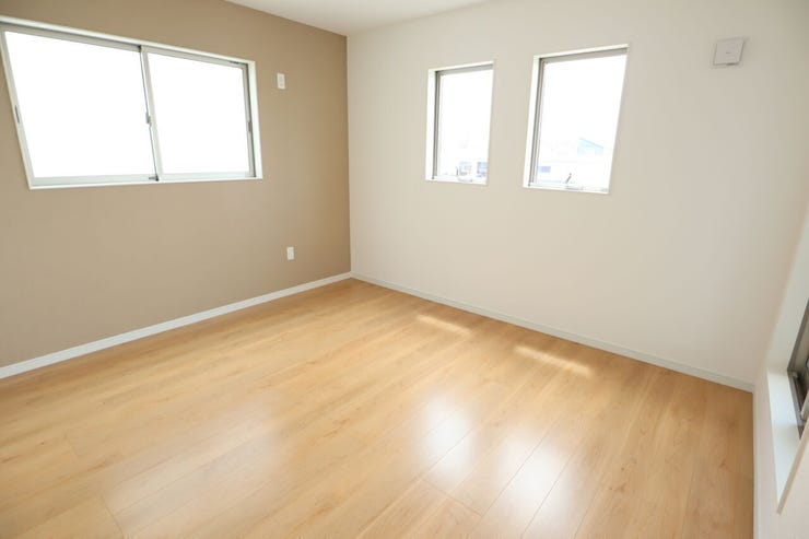 ◇洋室◇ 同仕様
2面採光のお部屋は明るく風通しが良いです♪
収納もしっかり出来ますよ!