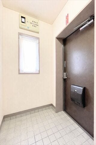 玄関には収納棚を設置できます。
スッキリとした空間を保てます◎