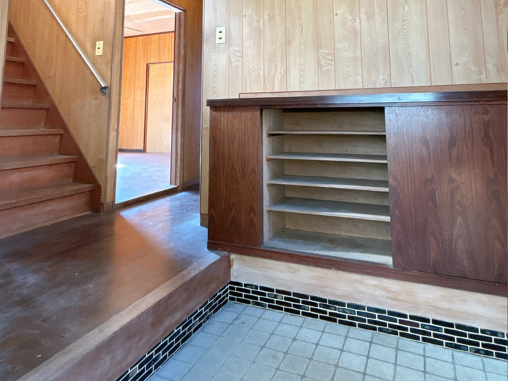 重厚感のある木目調の収納が、落ち着いた玄関を演出します!