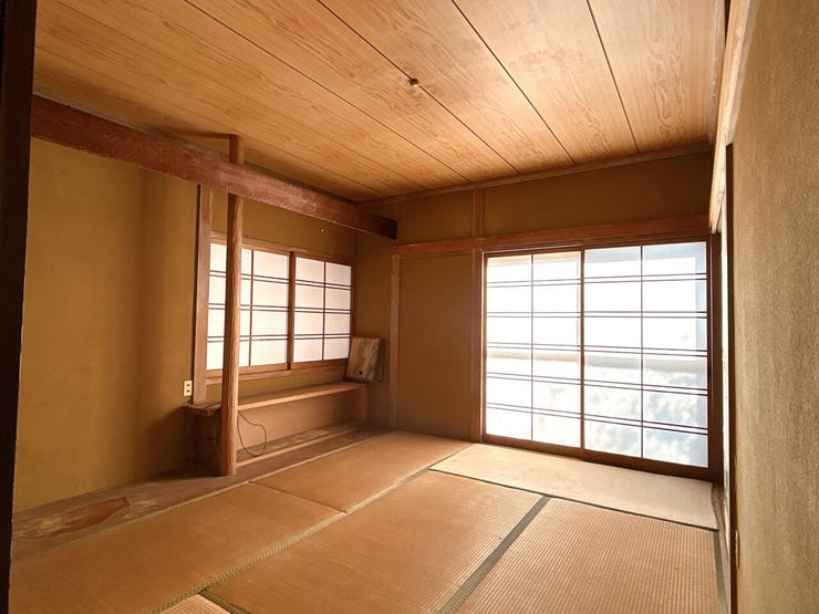 どこか懐かしさを感じる、陽だまりが心地よい本格和室です!