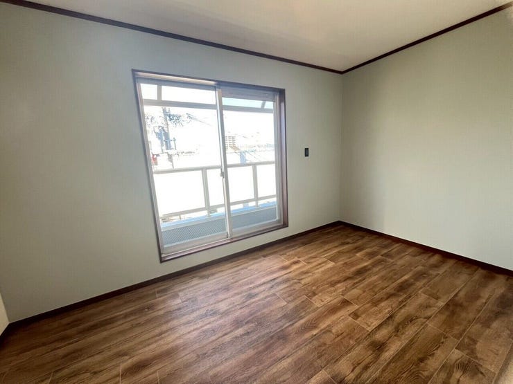 3階洋室は陽当たり良好♪たっぷりの光が差し込む明るい空間です♪