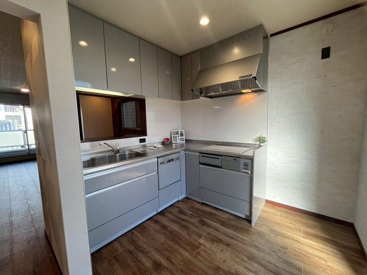 リビングを見渡せる対面キッチン♪
お子様のいるご家庭にも安心です♪