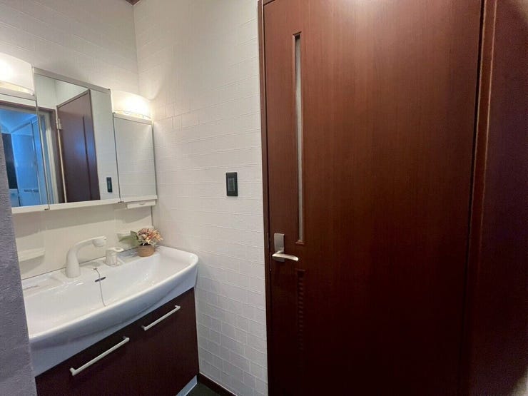 洗面所もデザインクロスでおしゃれな空間に♪